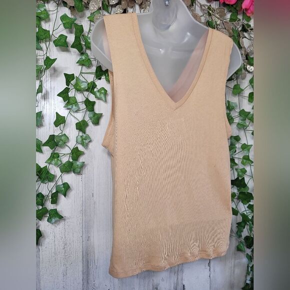 NWOT Chaser V-Neck Tank - Picture 8 of 9